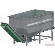 Takarmánytároló és kiosztó tartály 13 m³