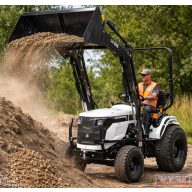 Startrac 26 új kompakt traktor, homlokrakodóval