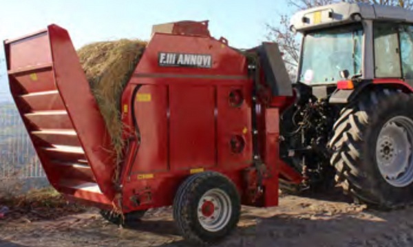 Hatékony szalma- és takarmánykiosztás a magyar állattartó telepeken